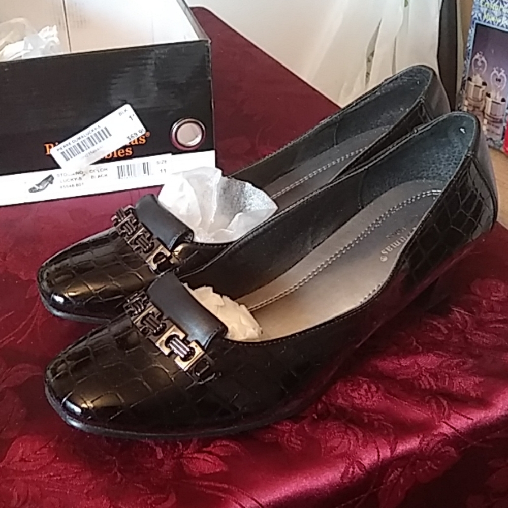 heeled shoes